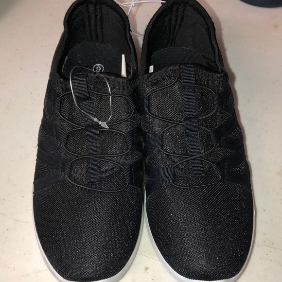 Ladies zone problem slip on black sneakers sz6 new - Picture 1 of 6